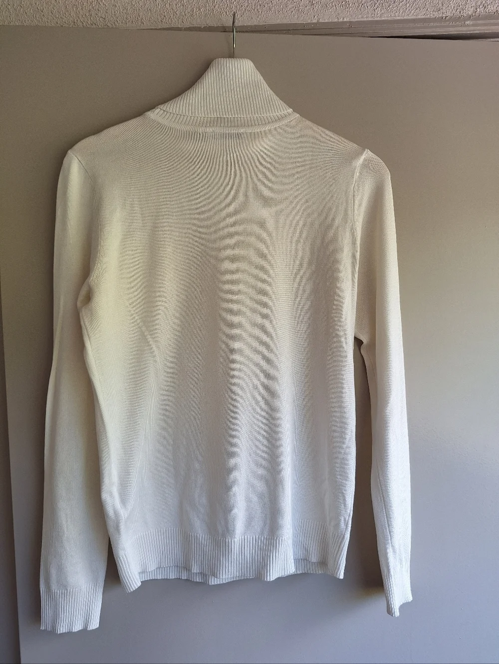 Calvin Klein White Ribbed Turtleneck Sweater Size S READ: Minor Flaw
